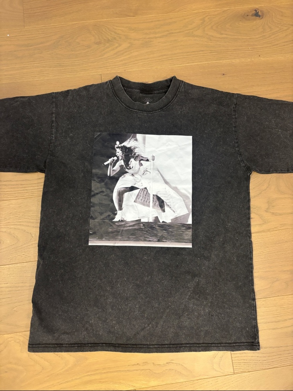 Taylor Swift Tshirt fits like a M/L